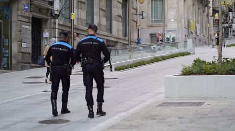 Foto de archivo de dos polic�as locales de Ourense.