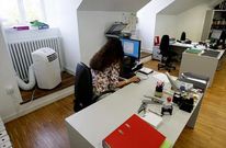 En el juzgado tienen que usar aparatos de fr�o por falta de sistema de aire acondicionado.