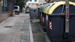 Contenedores en una calle de Cambados, uno de los municipios que emplea el servicio de recogida de basura de la Mancomunidade do Saln�s.