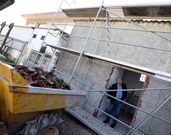 El director del centro, Jos� Antonio Rendo, inspecciona las obras. 
