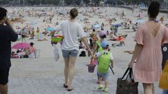 Riazor se llen� de ba�istas este s�bado, aunque la niebla hizo aparici�n por la tarde y fragu� la jornada de playa