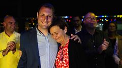 La posible alcaldesa de Gij�n, Carmen Moriy�n(d) junto a el cabeza de lista de Foro en las elecciones auton�micas, Adri�n Pumares(i)