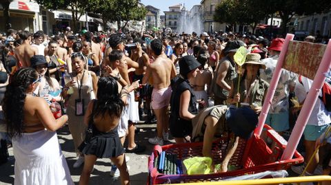 La batucada incluyó fiesta del agua.