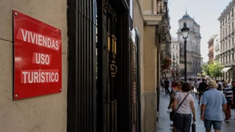 Cartel que indica el uso de las viviendas en una ciudad espa�ola
