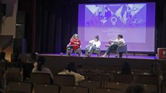 El Sal�n Garc�a acogi� ayer el primero de los actos organizados dentro del programa del 8M en Vilagarc�a, la proyecci�n de la serie �R�xime�, de Bea Sai�ns, y un coloquio.