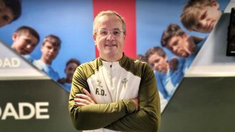 Rub�n Dom�nguez, en las instalaciones deportivas de A Madroa.