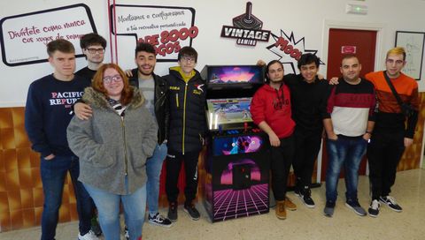 Los alumnos del instituto A Pinguela que desarrollaron el proyecto premiado