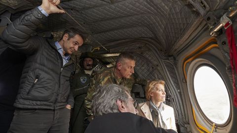 Mitsotakis, Von der Leyen y Sassoli observaron desde un helicoptero la situaci�n en el el r�o Evros, frontera natural entre Grecia y Turqu�a