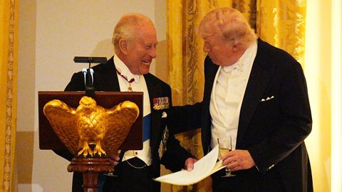 Carlos III y Donald Trump, durante la cena de gala en la Casa Blanca