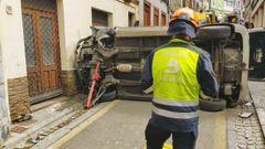 Vuelco de un coche en Cudillero