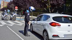 La Polic�a Local en la calle Reina Victoria, en Pontevedra