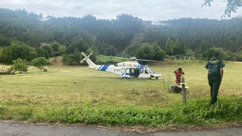 El helicptero Pesca 2 en la zona de monte Insua, donde tena previsto efectuar el rescate del senderista