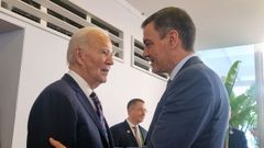 Pedro Snchez saluda al presidente de Estados Unidos, Joe Biden, durante la cumbre del G20.