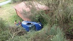 Uno de los coches implicados en el accidente de Monforte cay� por un terrapl�n de varios metros de altura