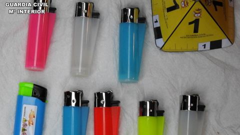 La Guardia Civil encontró ocho mecheros en su vehículo