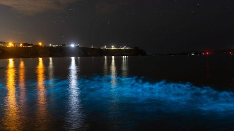 El mar de ardora este mi�rcoles por la noche en la playa de A Lanzada