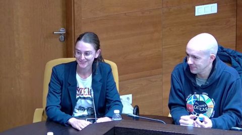 Los concejales del BNG de Sanxenxo Tamar Castro y Fran Leiro dejaron de ser ediles formalizando la renuncia a sus actas en el pleno