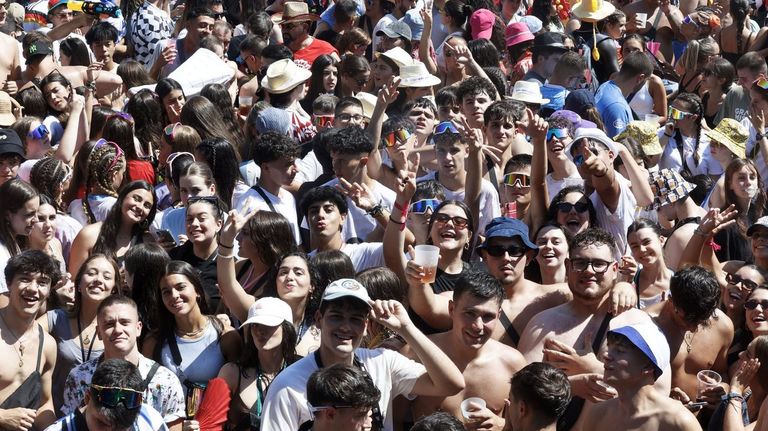 Imagen de archivo del ambiente de una sesi�n verm� de la Xira de Vilalba, en 2025