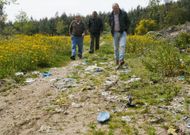 El lugar est� plagado de los desperdicios que han comenzado a salir a la luz tras 25 a�os. 