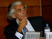 Eduardo Vieira busca una soluci�n para la filial de su compa��a.