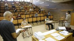 La selectividad gallega de este a�o -en la imagen una prueba en la Facultade de Administraci�n de Empresas de Lugo- se pod�an presentar alumnos con hasta dos suspensas en segundo de bachillerato
