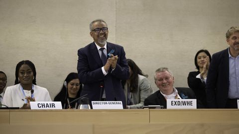 El director general de la OMS Tedros Adhanom Ghebreyesus  visiblemente contento tras la aprobacin