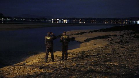 Guardas rurales de la cofrad�a de Cabo, en una playa boirense en una fotograf�a de archivo