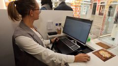 Una muestra de comercio seguro. Versus, tienda fsica de moda situada en la Praza da Fontenova, en Viveiro, est impulsando una mejora en los protocolos de su tienda en lnea, una de las ms activas de la comarca, para ofrecer todava ms seguridad a sus clientes