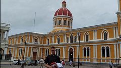 Jos Manuel junto a la catedral de Granada (Nicaragua) este pasado mes de julio