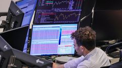 Empleado de una Bolsa europea, en foto reciente