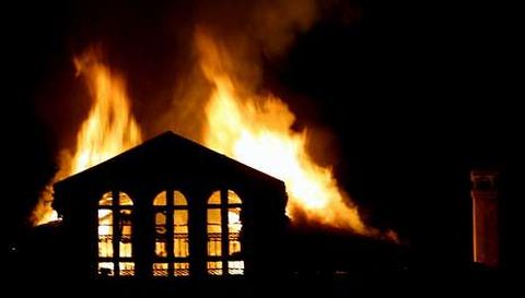 Villa Milagros, en la laguna de A Comboa, fue pasto de las llamas una noche del mes de diciembre del a�o 2001.