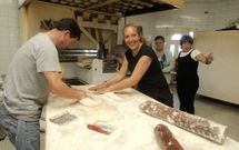 El bollo va aderezado con los mejores condimentos, la alegr�a y el buen humor. 