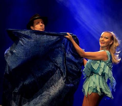 El D�o Kybalion caus� admiraci�n con sus cambios de vestuario. 