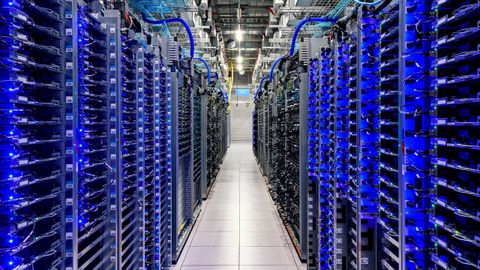 Imagen de archivo del interior del centro de datos de Google.