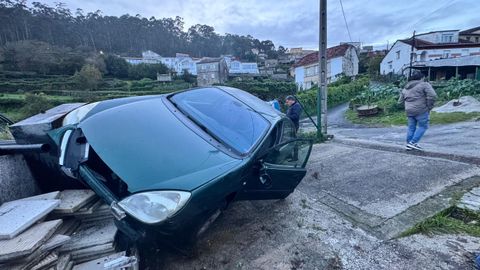 El turismo choc� contra la alambrada del dep�sito de agua.
