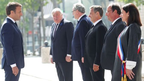 Macron estuvo acompañado de su predecesores, Nicolas Sarkozy y François Hollande, y de la alcaldesa de París, Anne Hidalgo