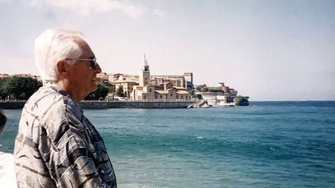 El astur-americano Luis Entrialgo, durante una de sus visitas a Gij�n, de donde eran originarios sus padres
