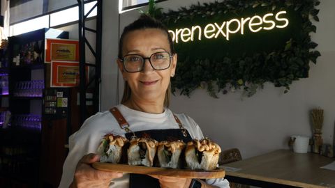 Isabel de Almeida, gerente del gastrobar Oren Express, con el pincho que llevó el premio al más creativo.