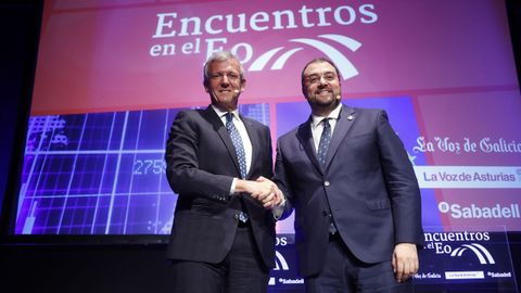 Alfonso Rueda y Adrián Barbón, en la entrega del 2023 de los Encuentros en el Eo, celebrada en Vegadeo, Asturias