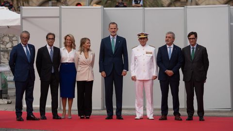El Rey Felipe VI a su llegada al Sal�n N�utico de Barcelona, acompa�ado de Raquel S�nchez, Maria Eug�nia Gay (Gobierno), Isidre Gav�n, Merc� Rius (Generalitat) y Jaume Collboni (Ayuntamiento)
