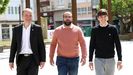 Vicente Mario de Bricio, Francisco Surez-Puerta y Lus Prez Barral cuando sellaron el acuerdo para gobernar en Ribeira