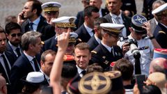Emmanuel Macron junto a los altos miembros del Ejrcito francs durante el desfile militar del Da de la Bastilla en Pars.