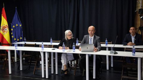 PLENO MOCION DE CENSURA EN EL CONCELLO DE RIBEIRA, DONDE LUIS PEREZ BARRAL ALCALDE DEL BNG CEDE EL BASTON DE MANDO A LA NUEVA ALCALDESA MARIA JOSE SAMPEDRO CANDIDATA DEL PP, PRIMERA MUJER EN ESTE PUESTO.
