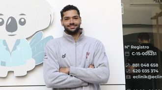 El Obradoiro present� a Leo Meindl.