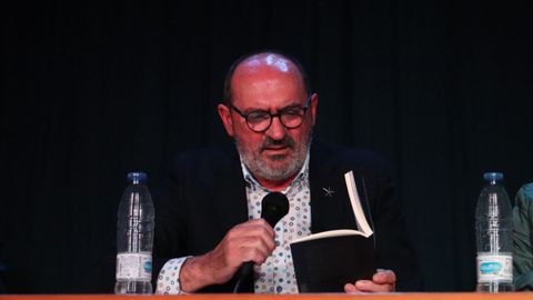 Homenaxe a Anxo Angueira en Asados.Anxo Angueira, durante a s�a intervenci�n en Asados.