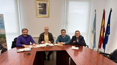 El director de la Axencia Galega da Calidade Alimentaria, Mart�n Alemparte, se reuni� con los alcaldes de Monterrei, Jos� Luis S�nchez; y de Cualedro, Luciano Rivero