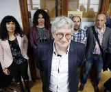 Caride, en primer plano, ayer junto a concejales de DO. 