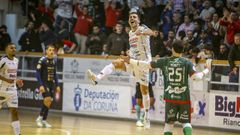 Pazos celebra el tanto conseguido en la �ltima jornada liguera.