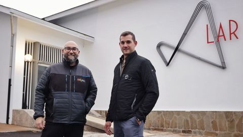 Nolo (izquierda) y Luis Alberto, ayer en las instalaciones del LAR, en el poblado das Veigas