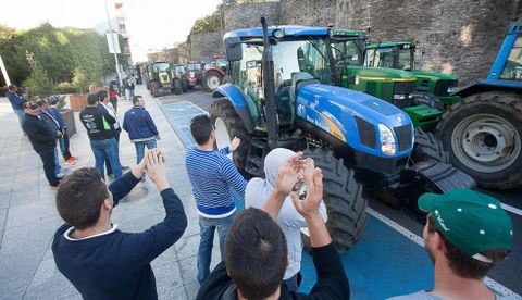 Las incorporaciones de tractores fueron recibidas con aplausos por los concentrados. 